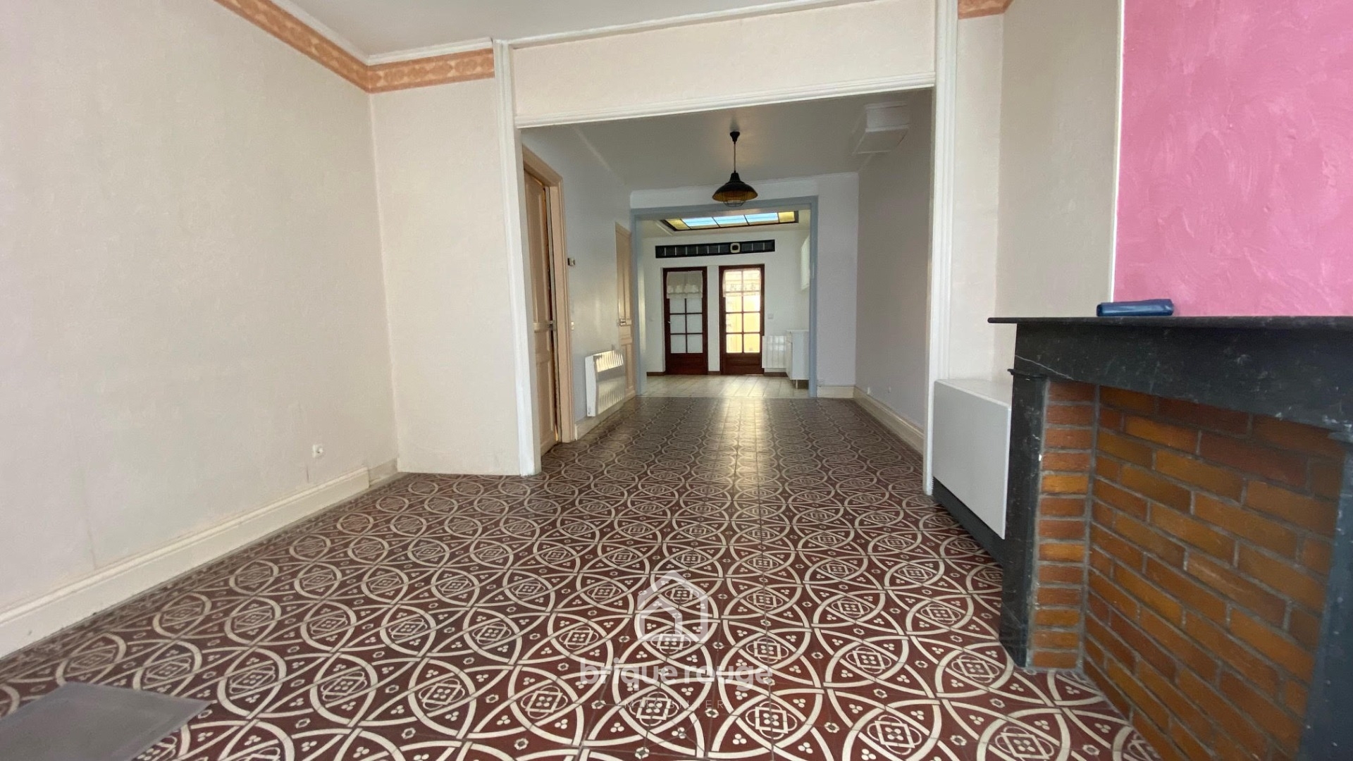 Maison 1930 2 chambres combles cour Photo 1 - Brique Rouge Immobilier Maison 1930 2 chambres combles cour Photo 1 - Brique Rouge Immobilier