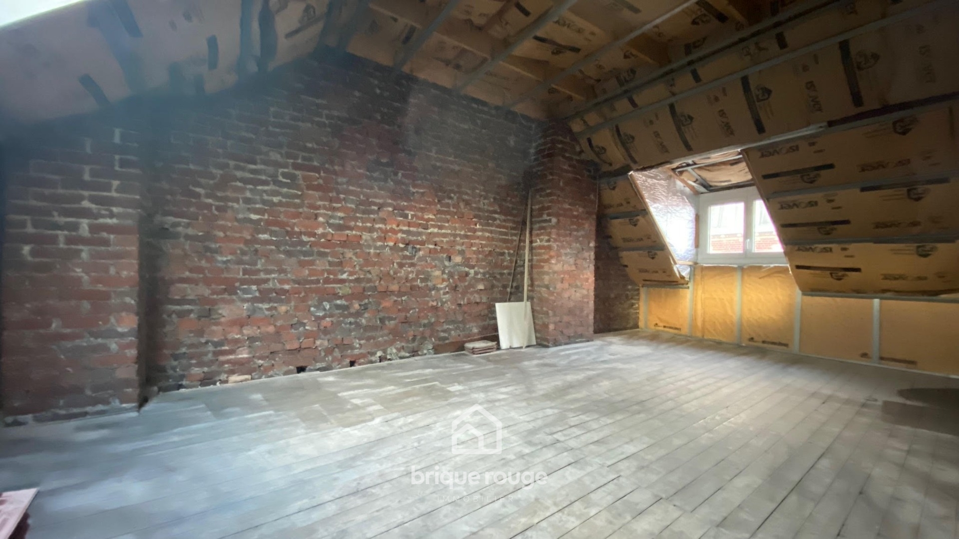 Maison 1930 2 chambres combles cour Photo 5 - Brique Rouge Immobilier Maison 1930 2 chambres combles cour Photo 5 - Brique Rouge Immobilier