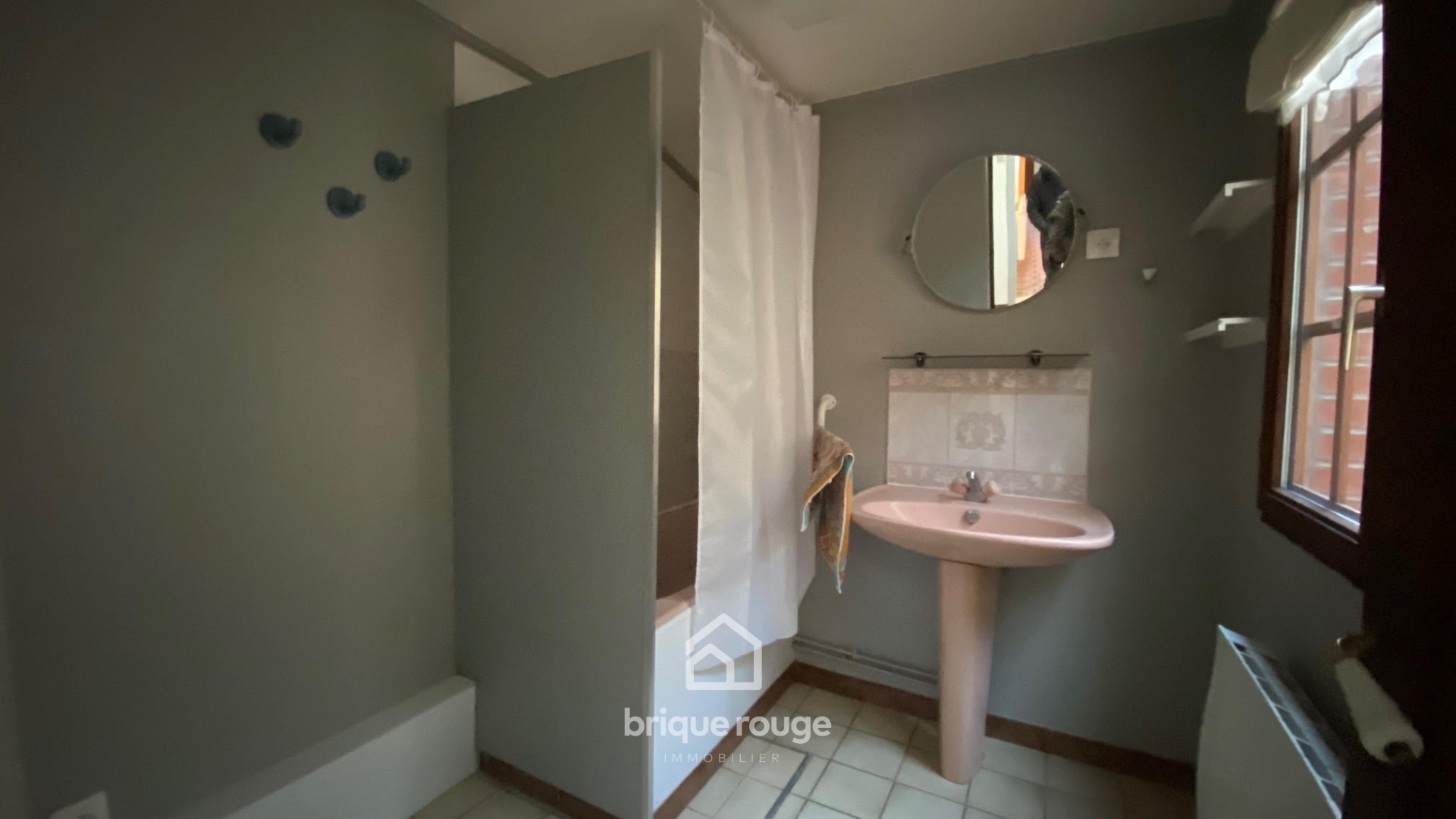 Maison 1930 2 chambres combles cour Photo 7 - Brique Rouge Immobilier Maison 1930 2 chambres combles cour Photo 7 - Brique Rouge Immobilier