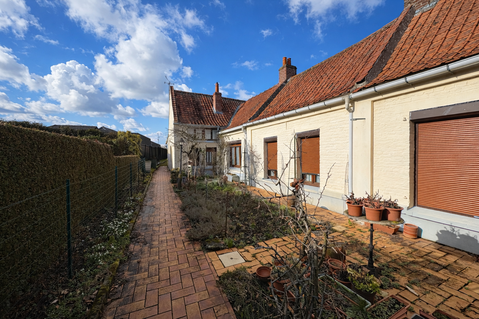 Fermette au grand potentiel  200 m  utile garage jardin Photo 1 - Brique Rouge Immobilier