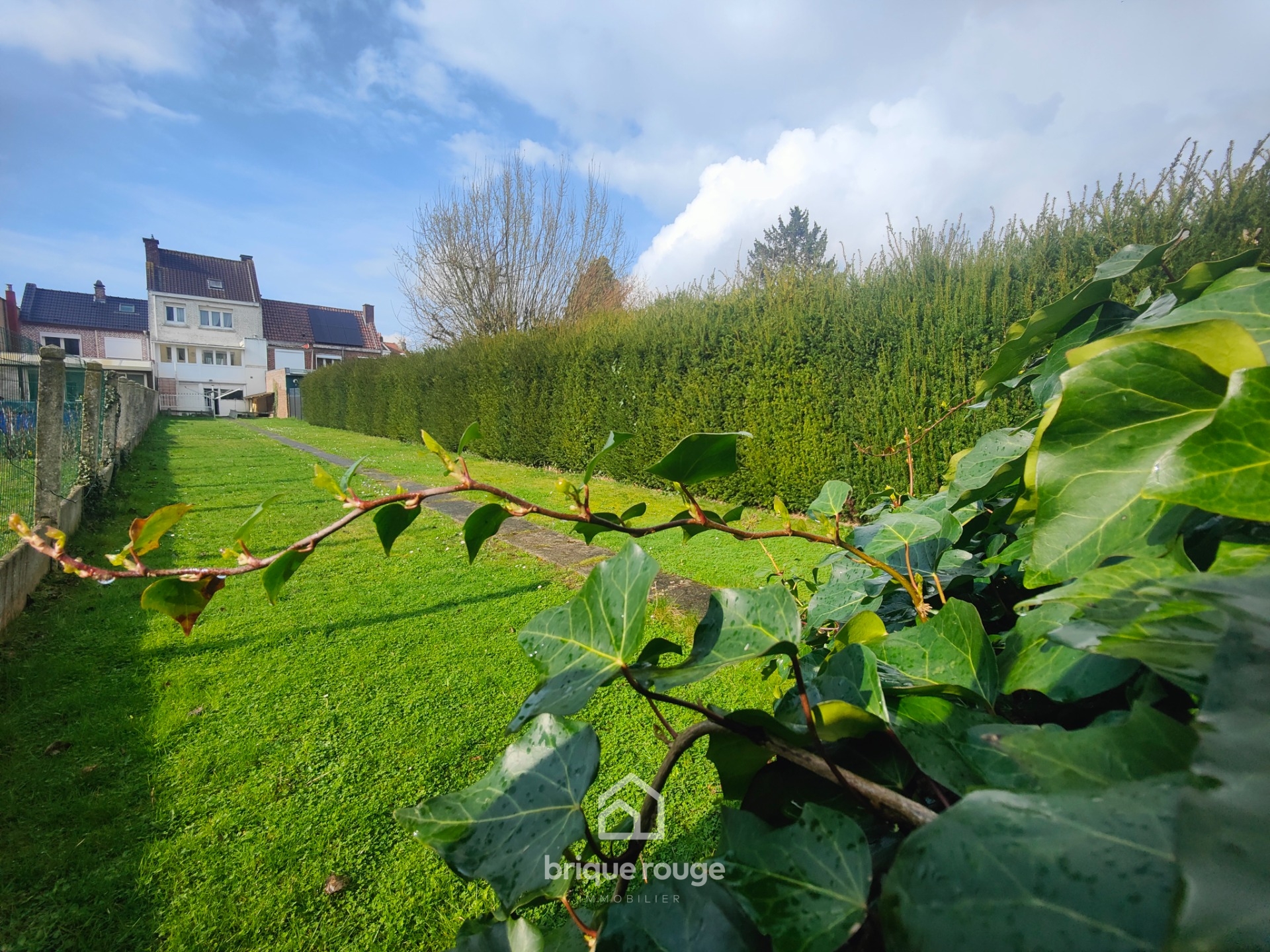 A 2 mn du chr maison gros potentiel sur 450m grand garage Photo 1 - Brique Rouge Immobilier