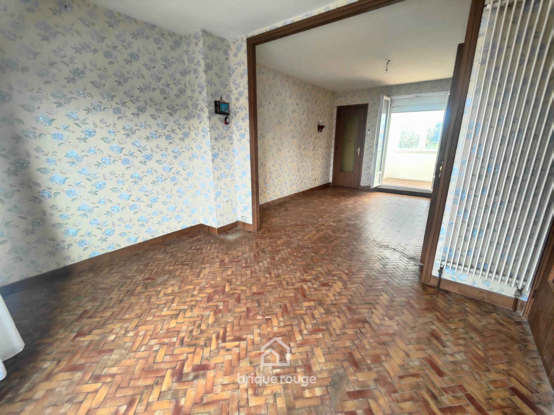 A 2 mn du chr maison gros potentiel sur 450m grand garage Photo 2 - Brique Rouge Immobilier