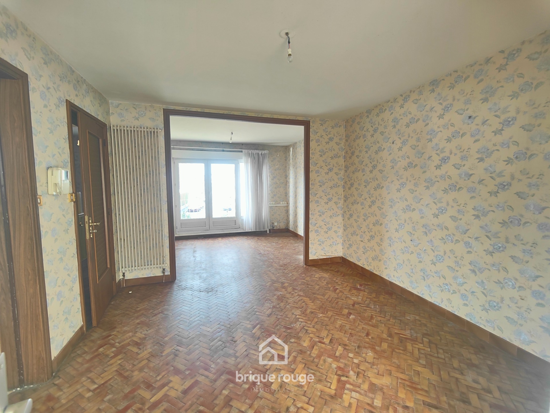 A 2 mn du chr maison gros potentiel sur 450m grand garage Photo 3 - Brique Rouge Immobilier