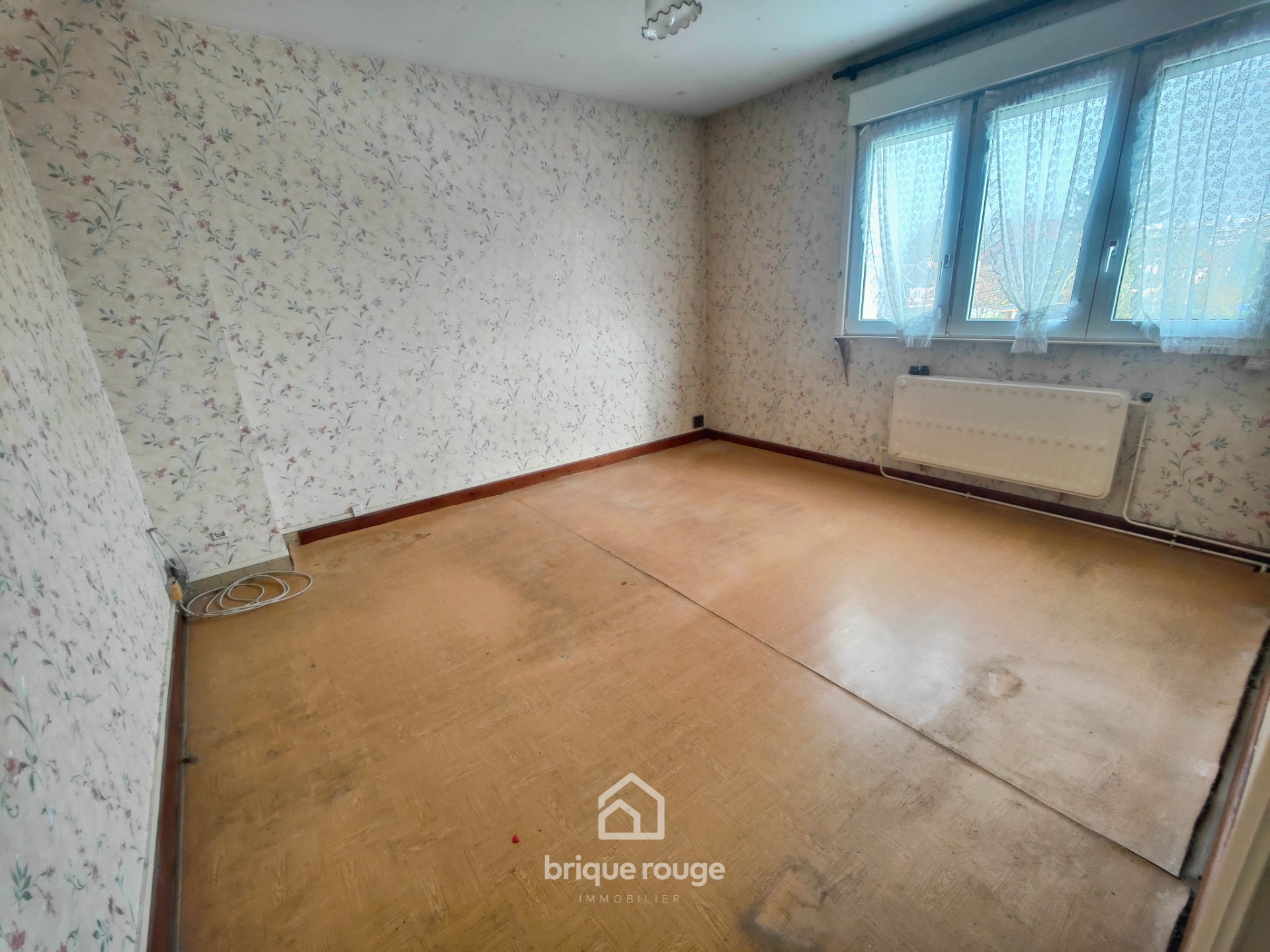 A 2 mn du chr maison gros potentiel sur 450m grand garage Photo 8 - Brique Rouge Immobilier