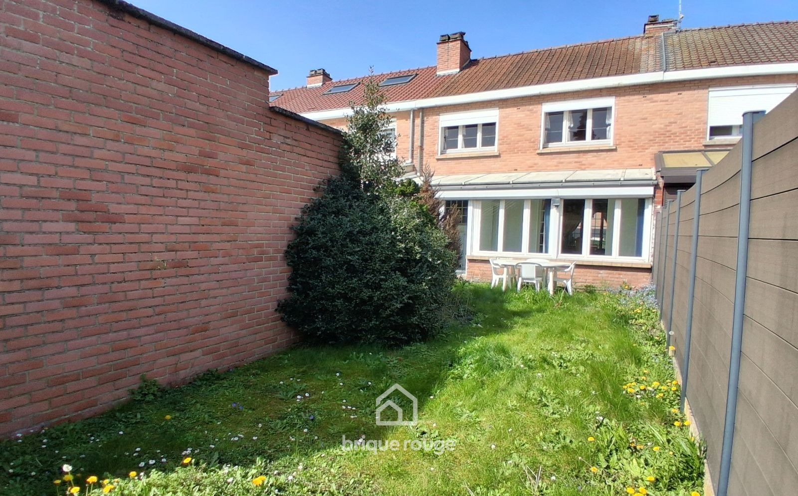 Maison batir 3 chambres jardin et garage Photo 1 - Brique Rouge Immobilier Maison batir 3 chambres jardin et garage Photo 1 - Brique Rouge Immobilier