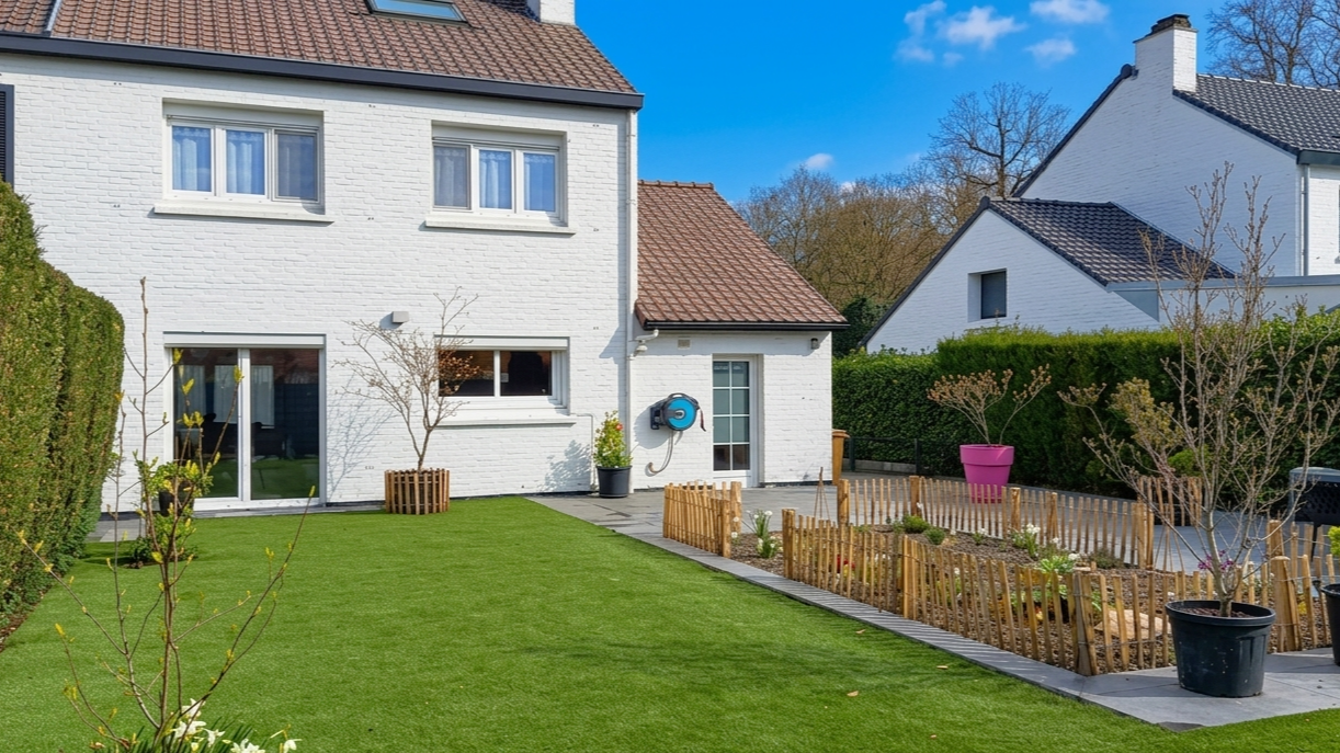 Magnifique maison semi individuelle entierement renovee Photo 1 - Brique Rouge Immobilier