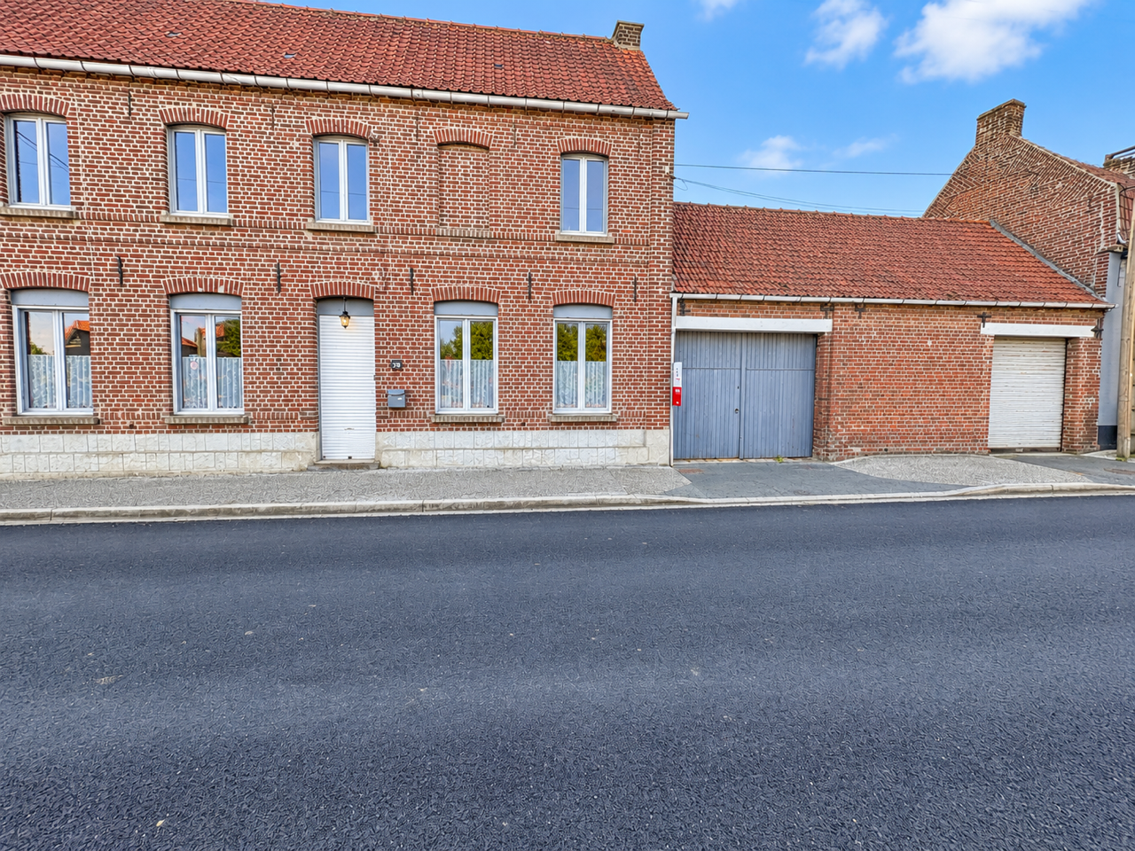 Maison 160m 4 chambres 2 garages terrain constructible Photo 1 - Brique Rouge Immobilier Maison 160m 4 chambres 2 garages terrain constructible Photo 1 - Brique Rouge Immobilier