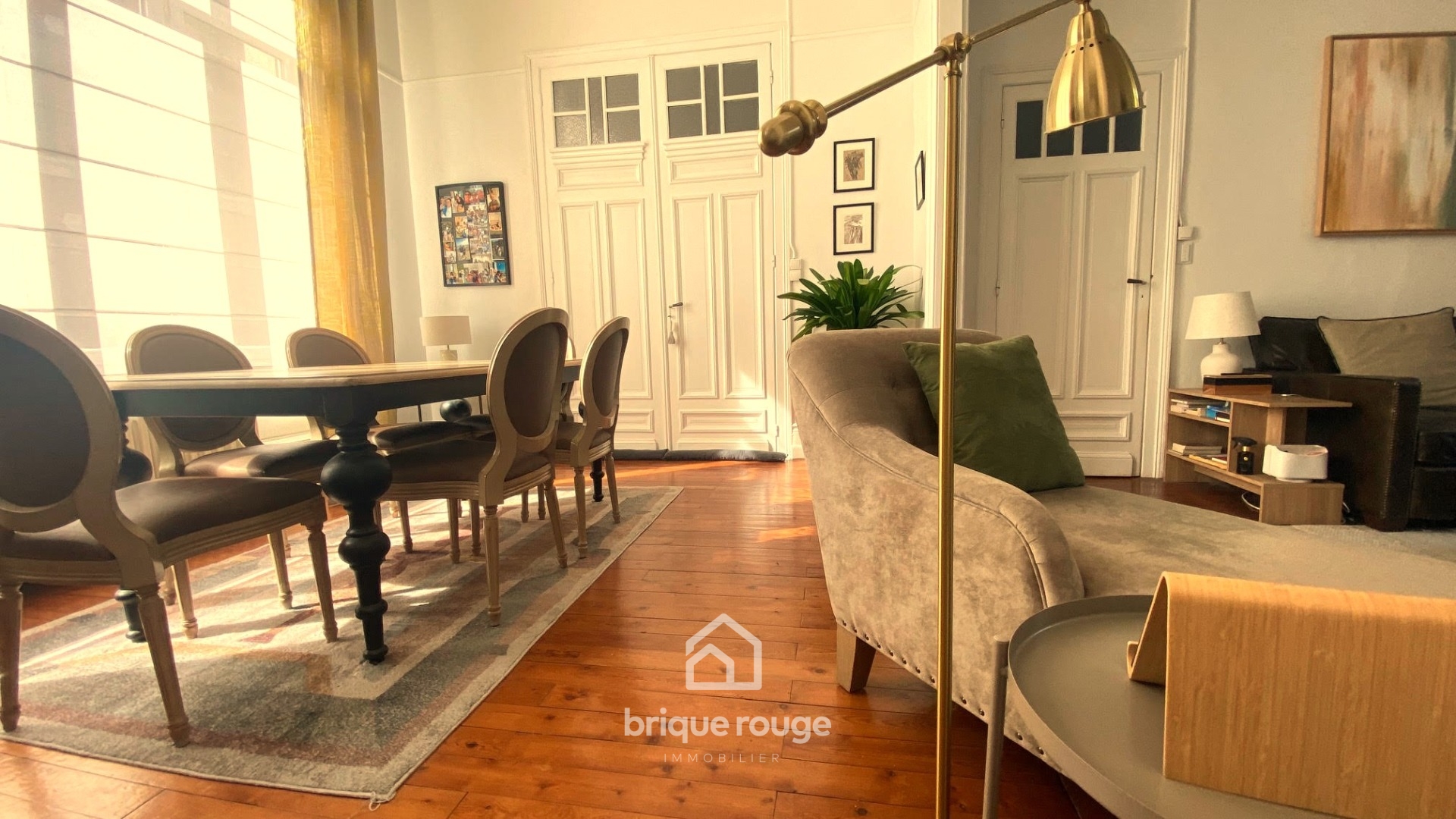 Magnifique maison bourgeoise patio et cour Photo 1 - Brique Rouge Immobilier Magnifique maison bourgeoise patio et cour Photo 1 - Brique Rouge Immobilier