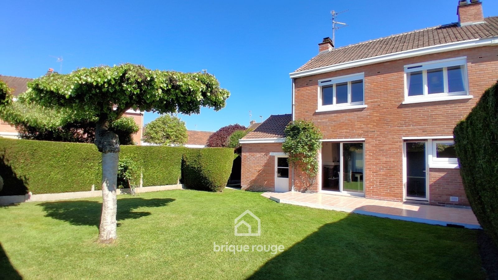 Superbe maison semi individuelle coup de coeur au rdv Photo 1 - Brique Rouge Immobilier Superbe maison semi individuelle coup de coeur au rdv Photo 1 - Brique Rouge Immobilier