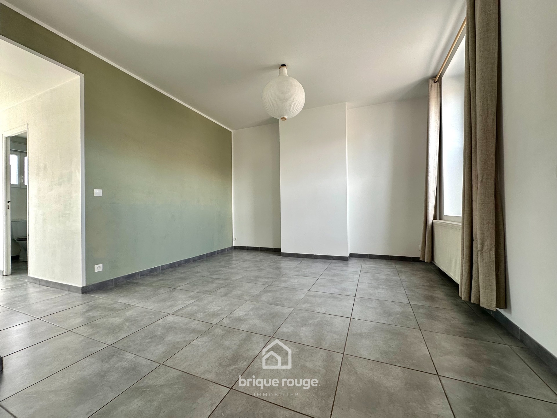 Maison entierement renovee 2 chambres garage et cour Photo 3 - Brique Rouge Immobilier Maison entierement renovee 2 chambres garage et cour Photo 3 - Brique Rouge Immobilier