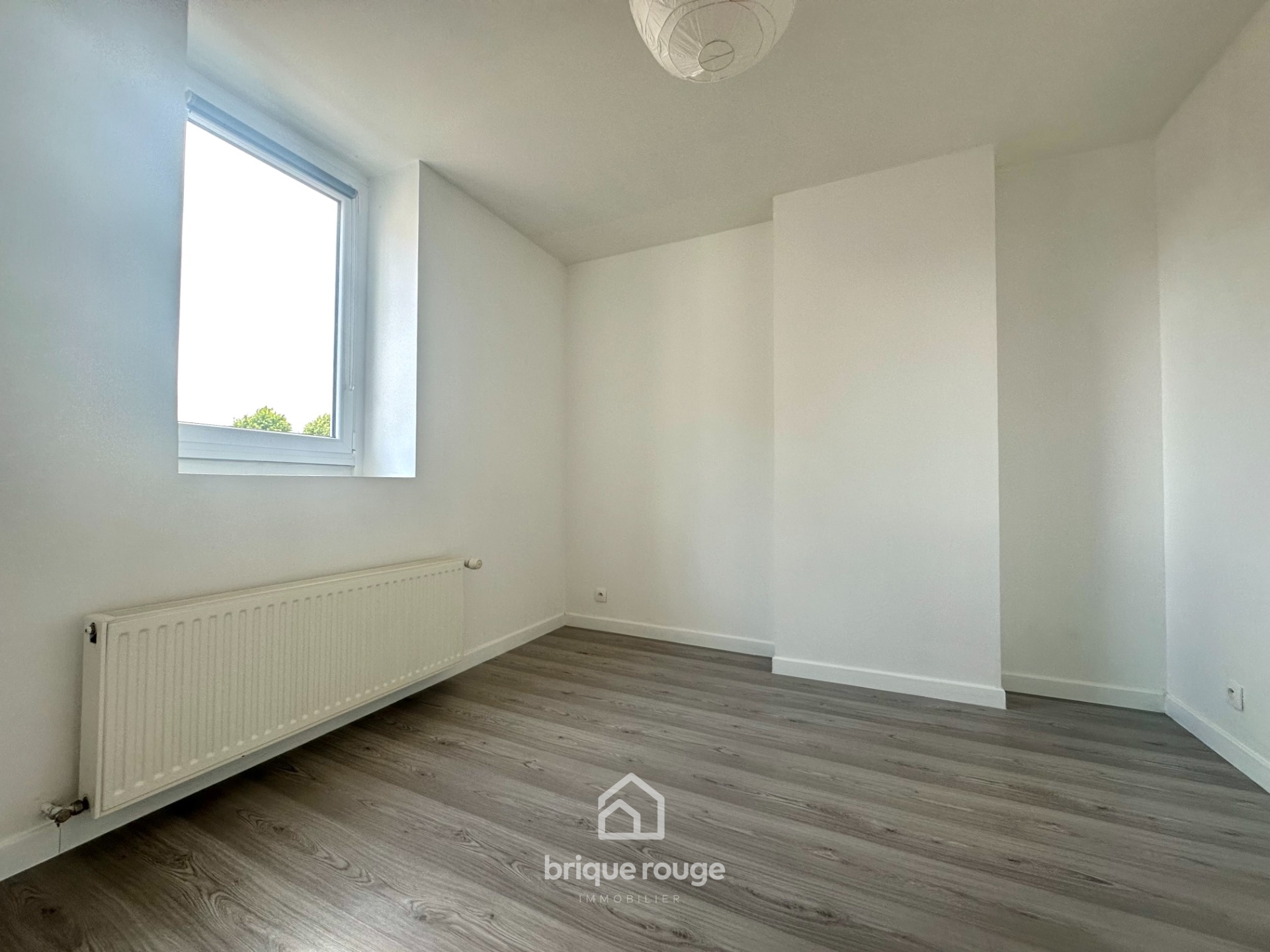 Maison entierement renovee 2 chambres garage et cour Photo 8 - Brique Rouge Immobilier Maison entierement renovee 2 chambres garage et cour Photo 8 - Brique Rouge Immobilier