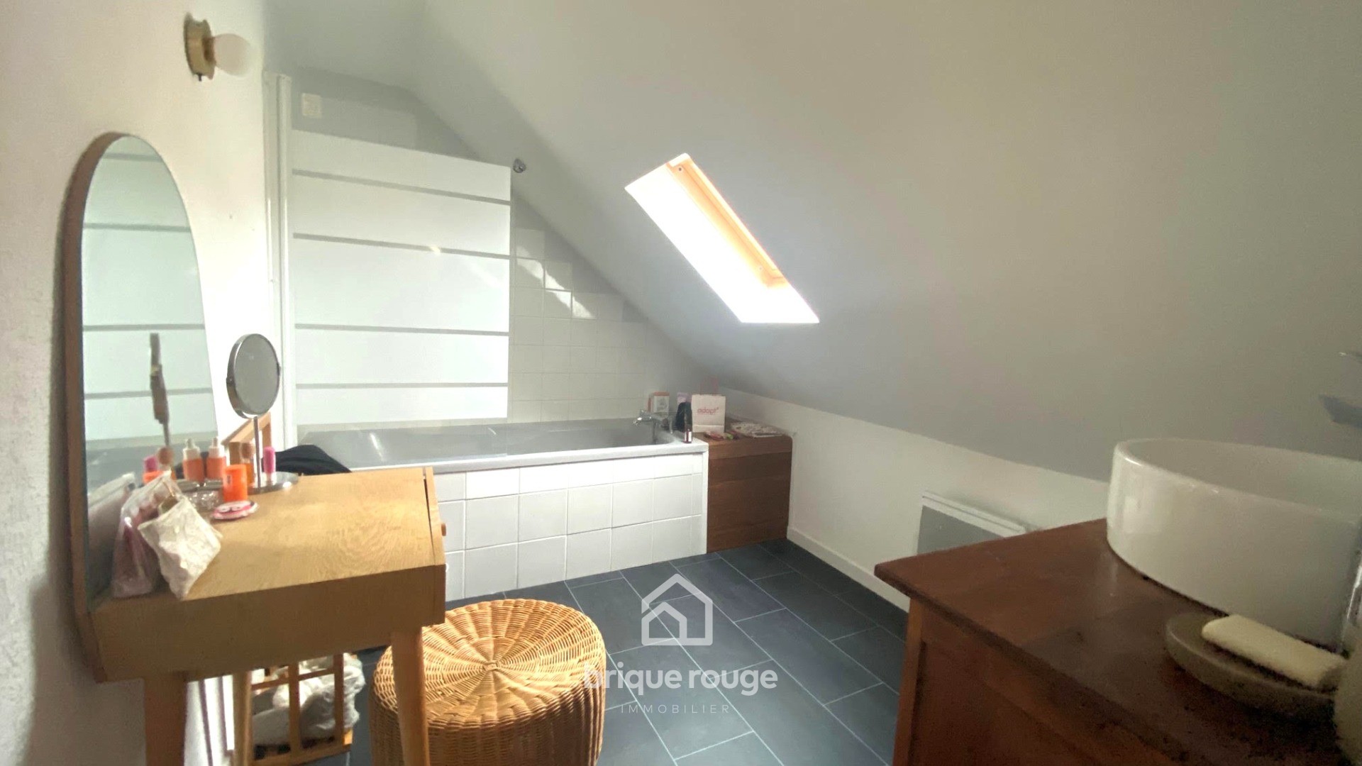 En exclusivite semi plain pied style longere avec jardin Photo 7 - Brique Rouge Immobilier En exclusivite semi plain pied style longere avec jardin Photo 7 - Brique Rouge Immobilier