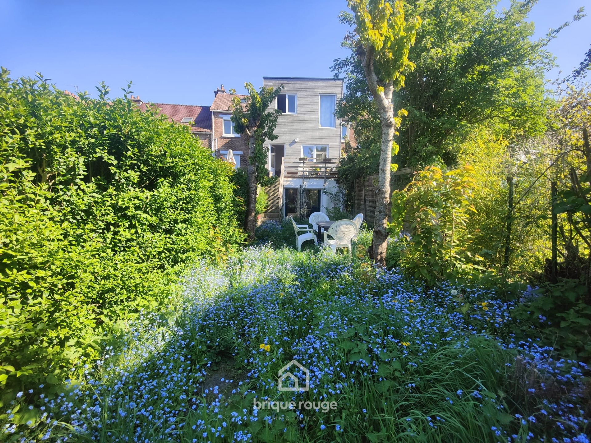 Loos jolie maison t6 studio ind belle parcelle et garage Photo 1 - Brique Rouge Immobilier Loos jolie maison t6 studio ind belle parcelle et garage Photo 1 - Brique Rouge Immobilier