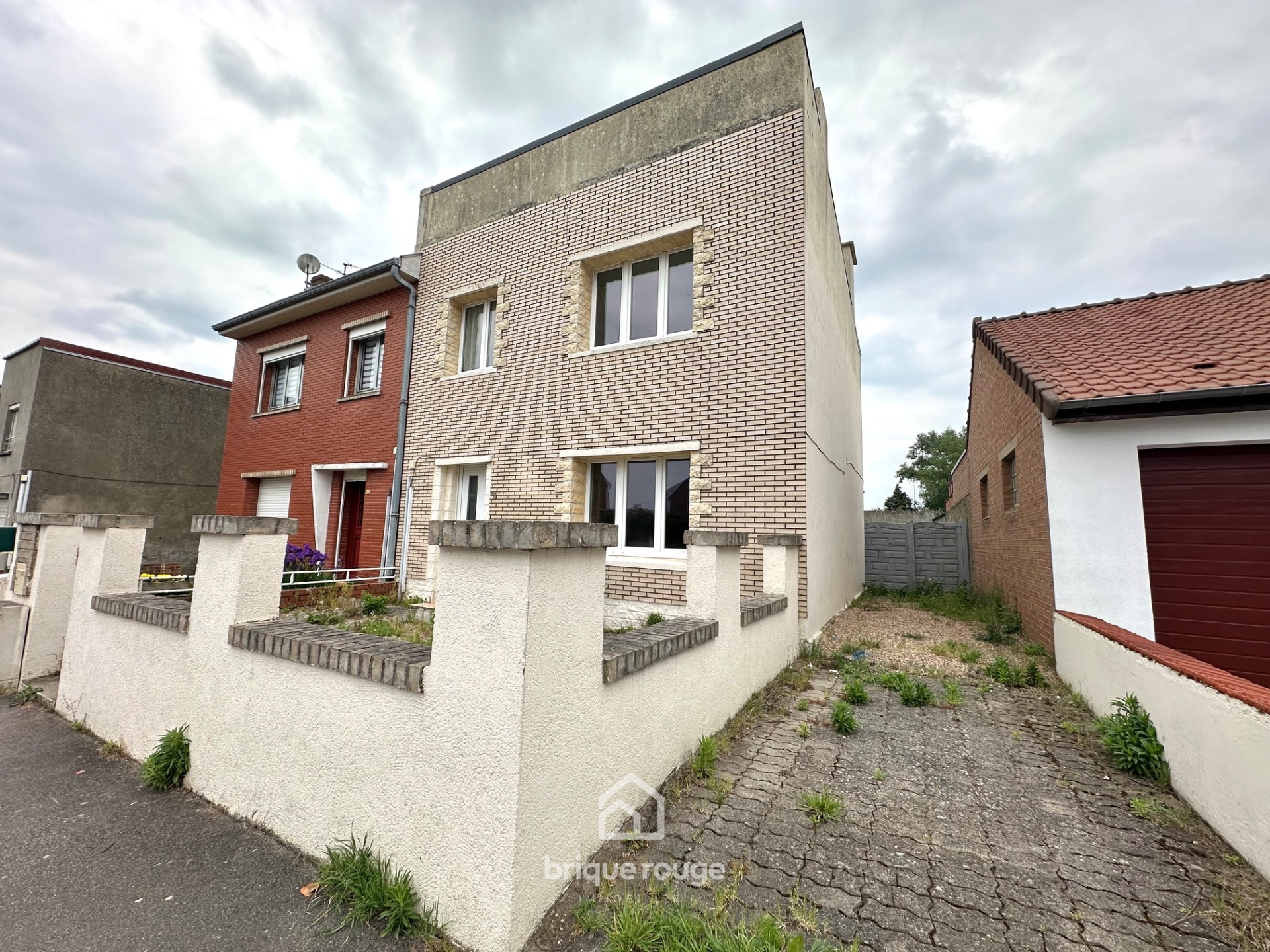 Maison semi individuelle 2 chambres jardin garage Photo 1 - Brique Rouge Immobilier Maison semi individuelle 2 chambres jardin garage Photo 1 - Brique Rouge Immobilier