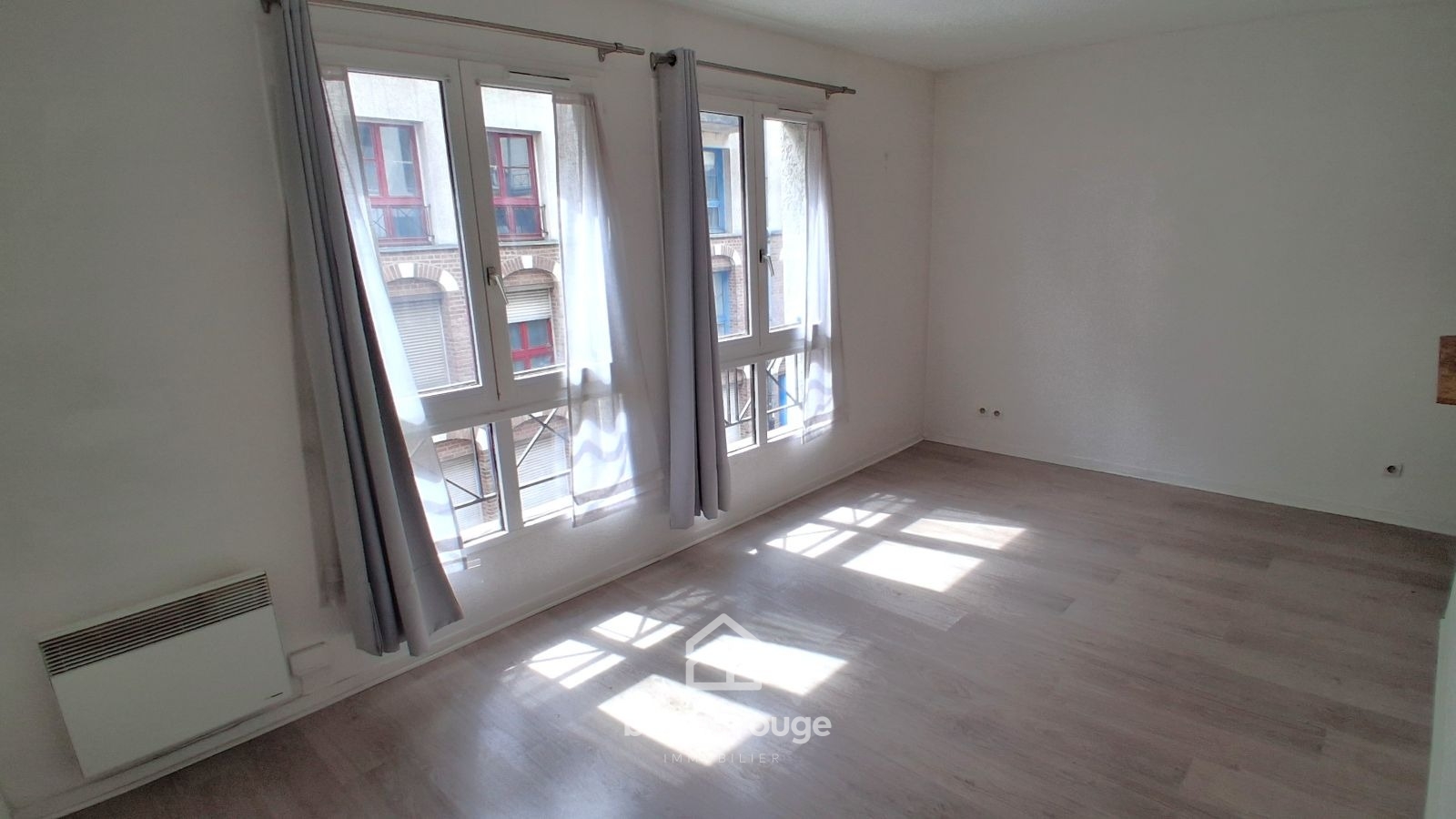 Lumineux t2 avec cave et parking coeur du vieux lille Photo 4 - Brique Rouge Immobilier Lumineux t2 avec cave et parking coeur du vieux lille Photo 4 - Brique Rouge Immobilier