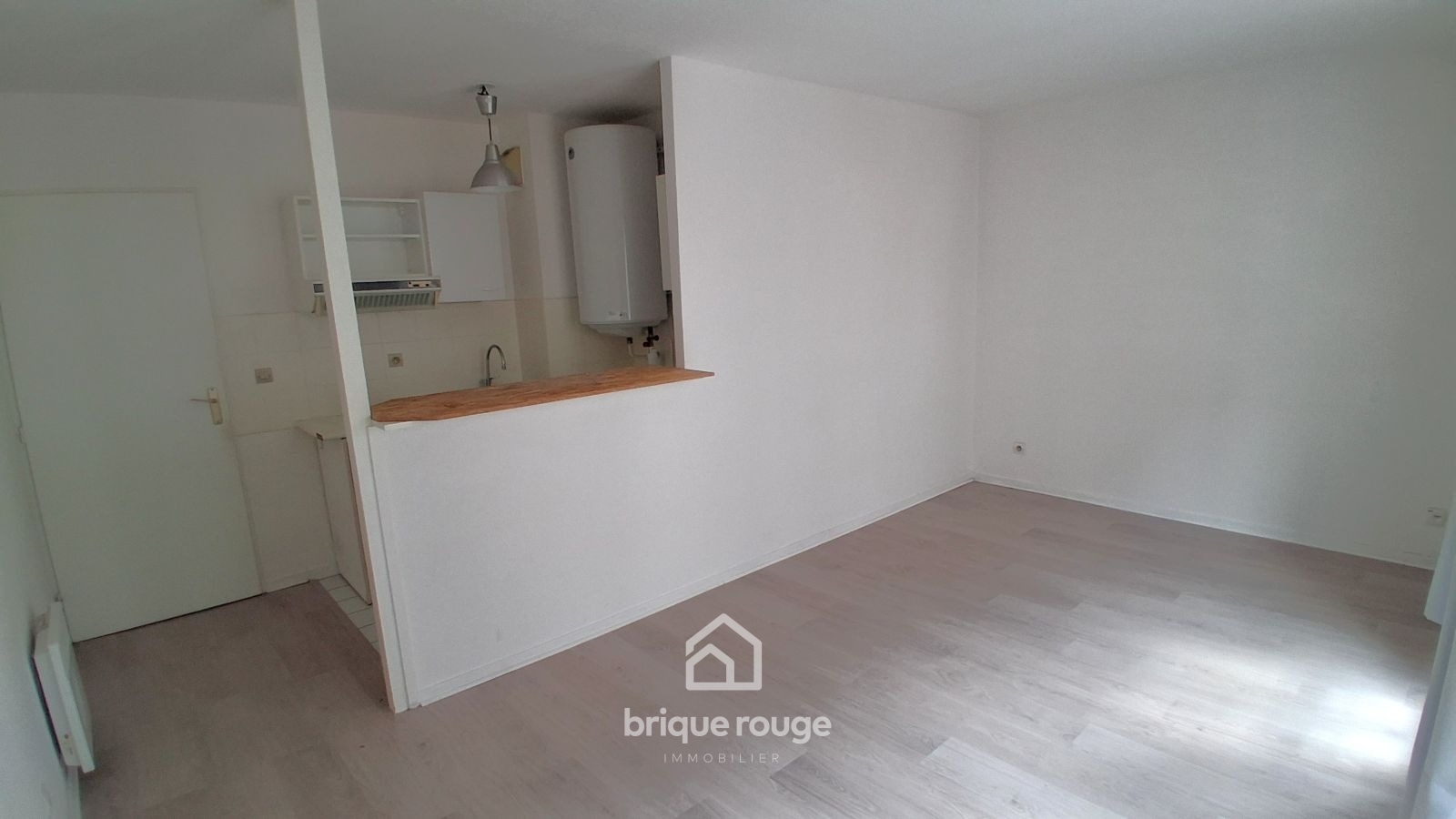 Lumineux t2 avec cave et parking coeur du vieux lille Photo 5 - Brique Rouge Immobilier Lumineux t2 avec cave et parking coeur du vieux lille Photo 5 - Brique Rouge Immobilier