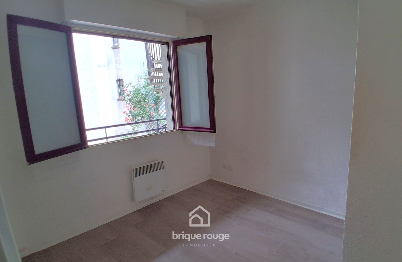 Lumineux t2 avec cave et parking coeur du vieux lille Photo 8 - Brique Rouge Immobilier Lumineux t2 avec cave et parking coeur du vieux lille Photo 8 - Brique Rouge Immobilier