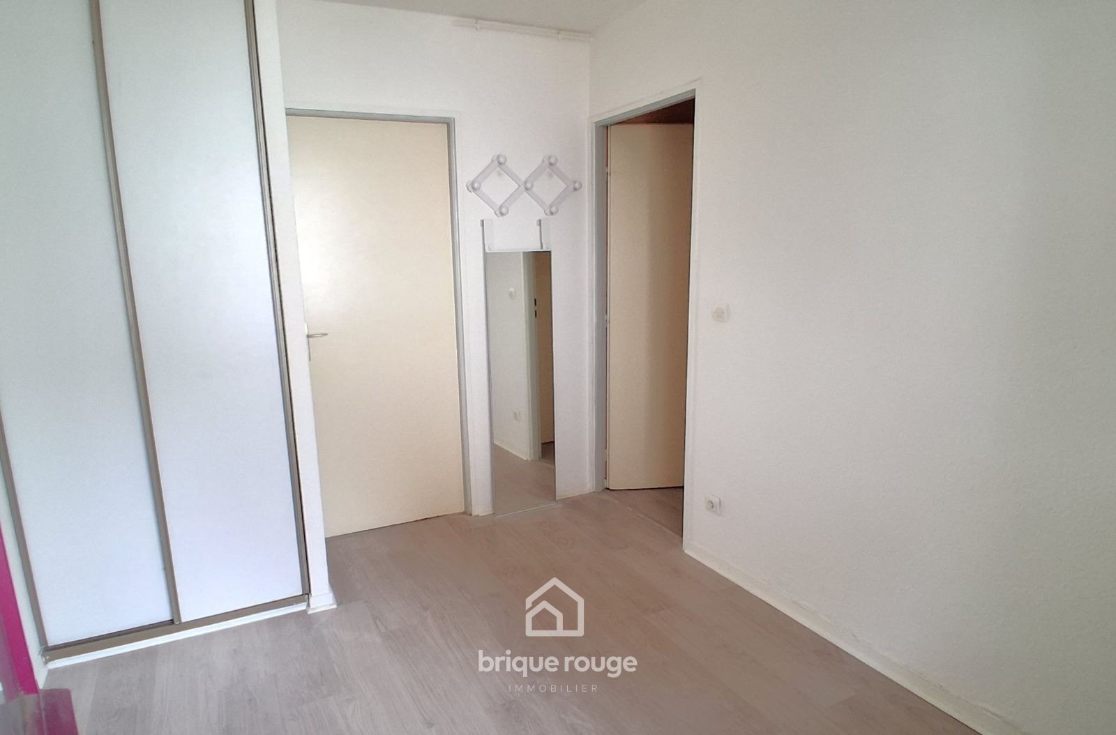 Lumineux t2 avec cave et parking coeur du vieux lille Photo 9 - Brique Rouge Immobilier Lumineux t2 avec cave et parking coeur du vieux lille Photo 9 - Brique Rouge Immobilier