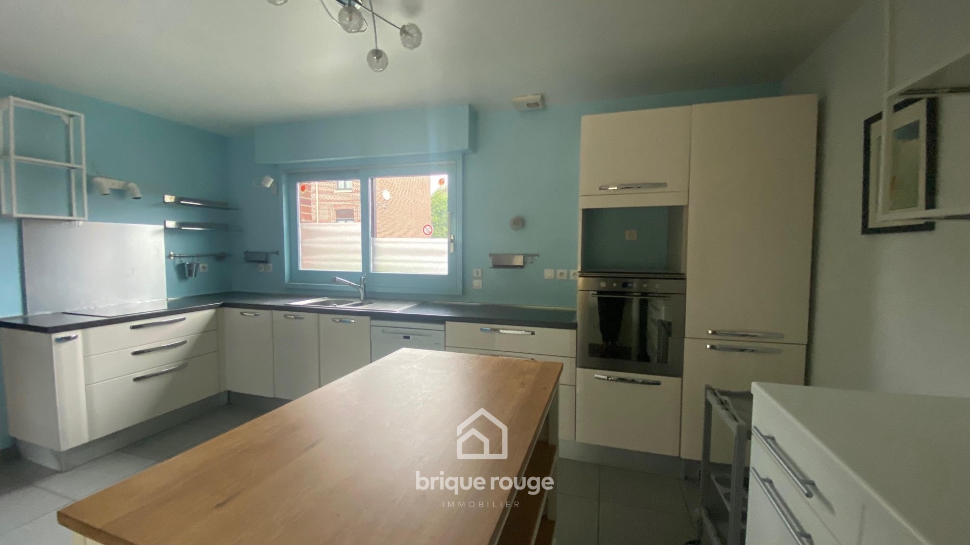 Maison individuelle semi plain pied sous sol Photo 2 - Brique Rouge Immobilier Maison individuelle semi plain pied sous sol Photo 2 - Brique Rouge Immobilier