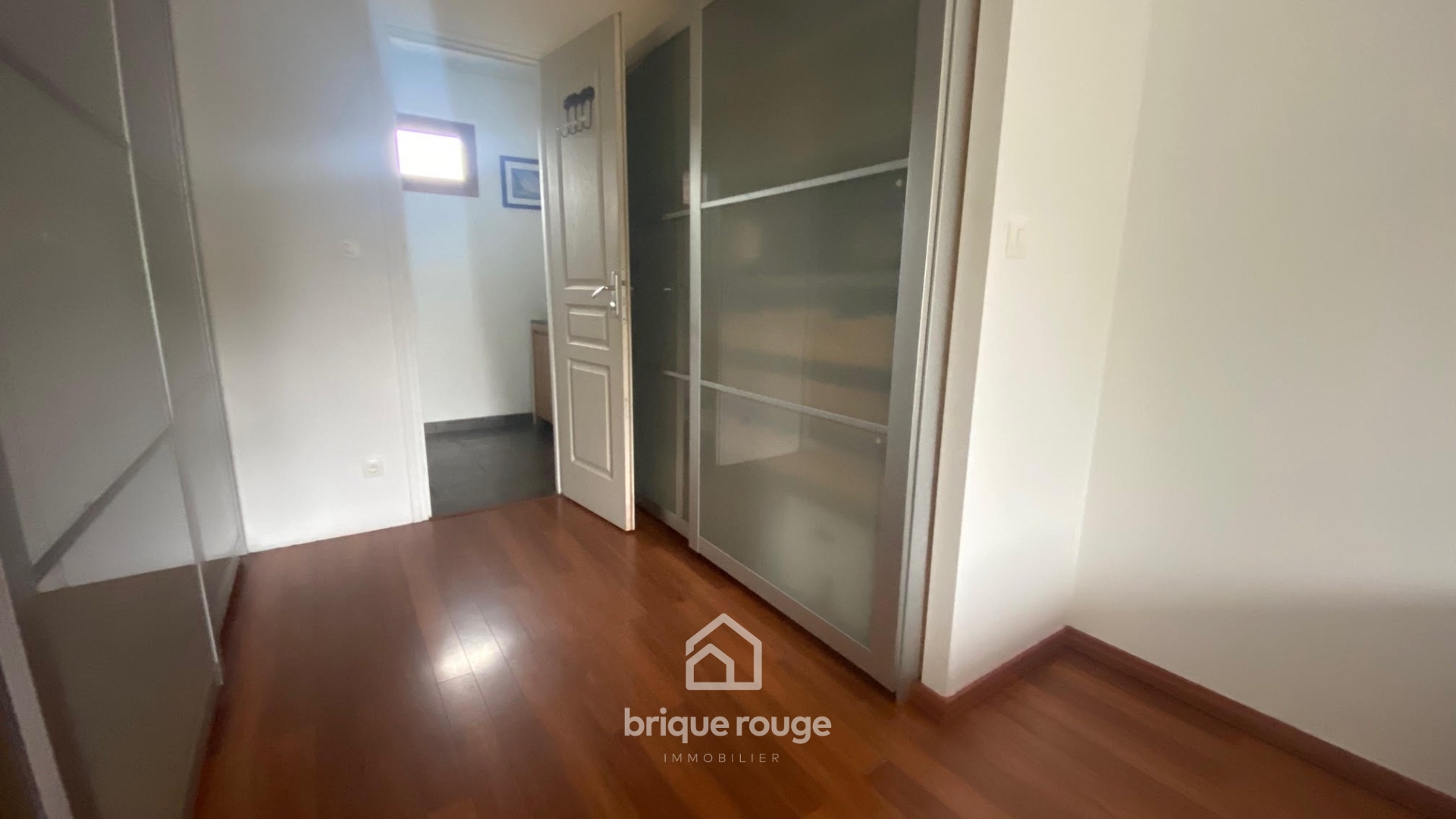 Maison individuelle semi plain pied sous sol Photo 7 - Brique Rouge Immobilier Maison individuelle semi plain pied sous sol Photo 7 - Brique Rouge Immobilier