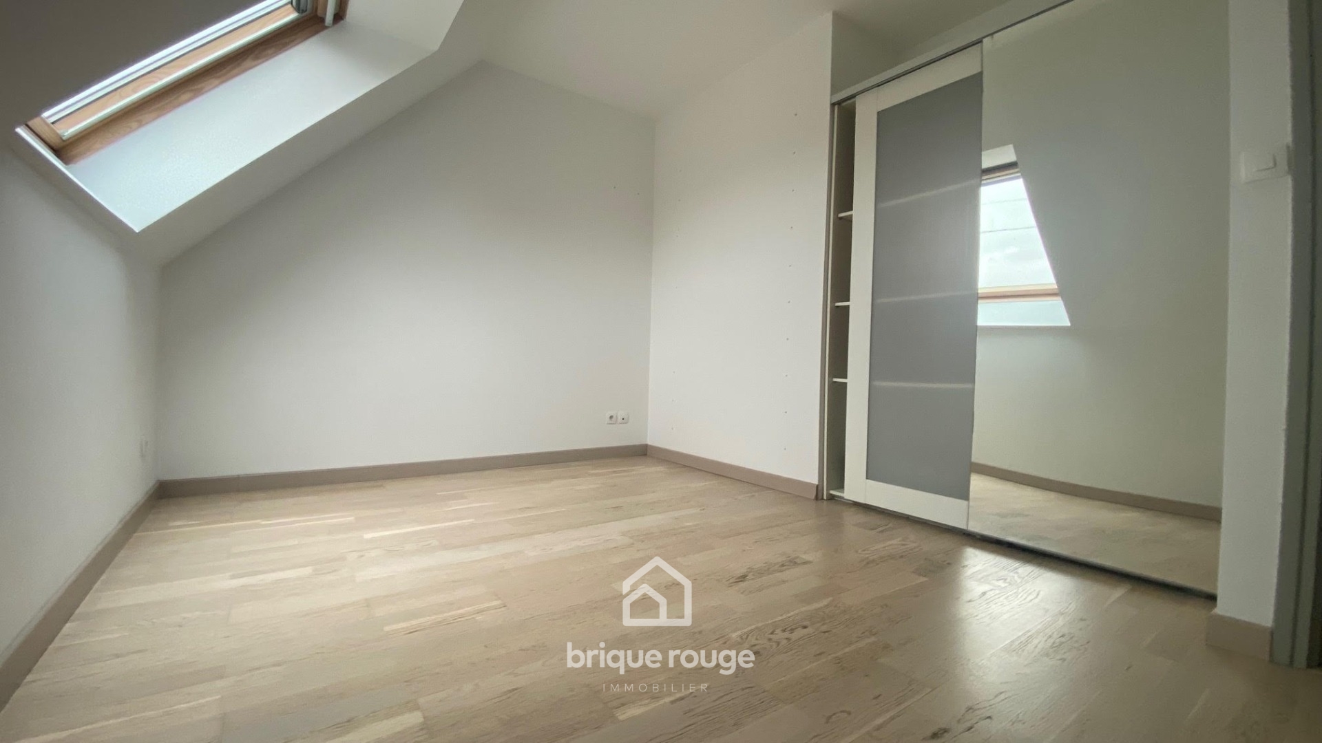 Maison individuelle semi plain pied sous sol Photo 10 - Brique Rouge Immobilier Maison individuelle semi plain pied sous sol Photo 10 - Brique Rouge Immobilier