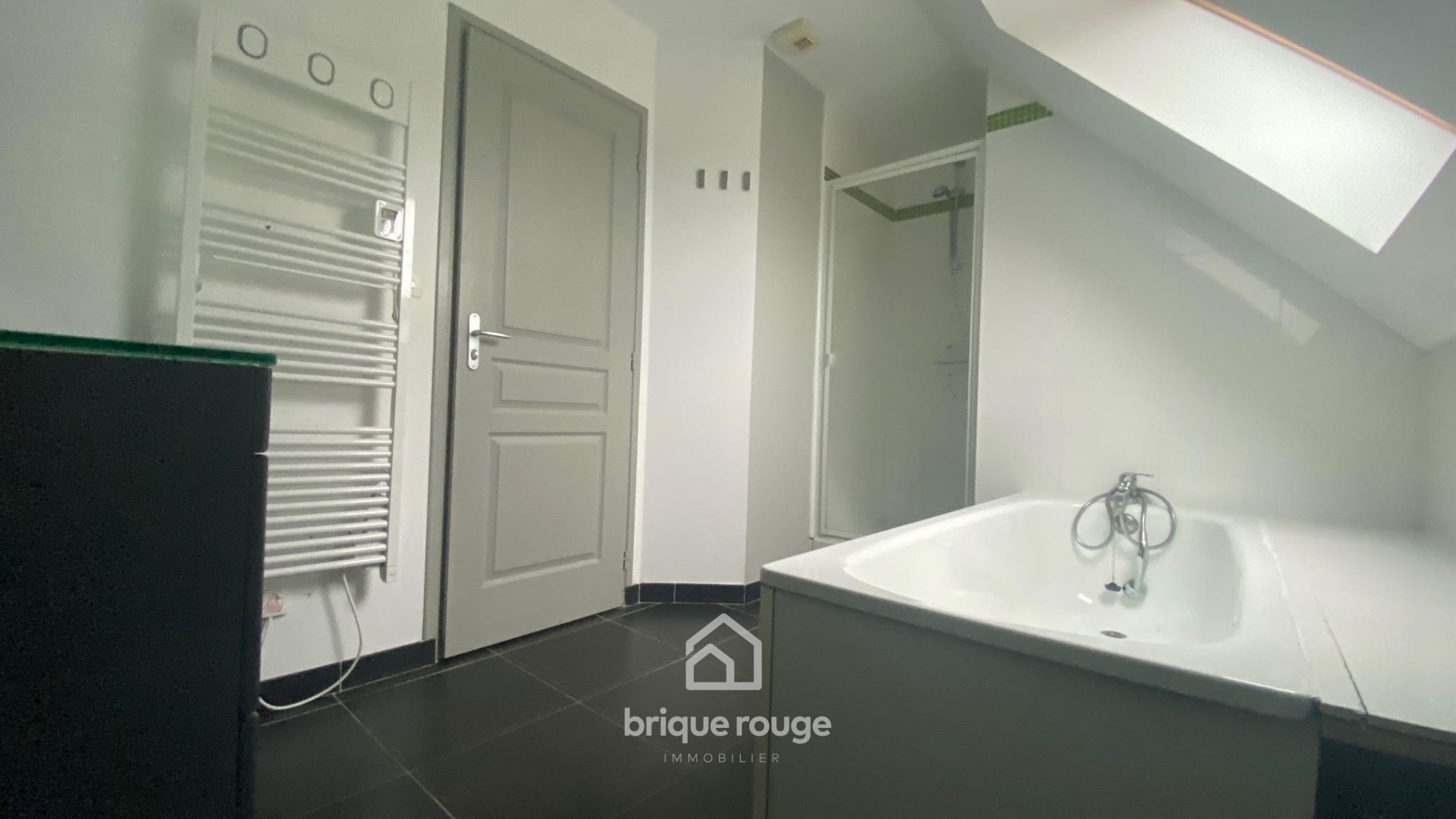 Maison individuelle semi plain pied sous sol Photo 12 - Brique Rouge Immobilier Maison individuelle semi plain pied sous sol Photo 12 - Brique Rouge Immobilier