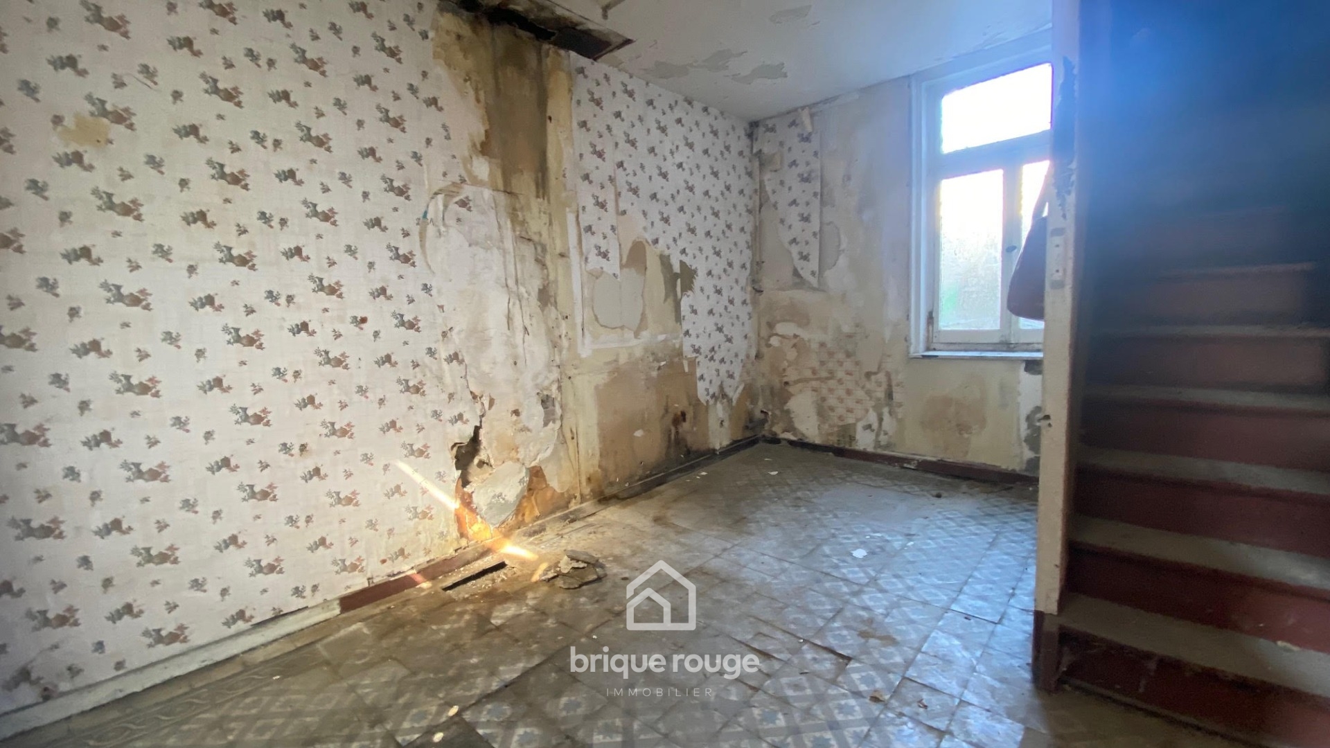 Maison a renover avec cour Photo 1 - Brique Rouge Immobilier Maison a renover avec cour Photo 1 - Brique Rouge Immobilier