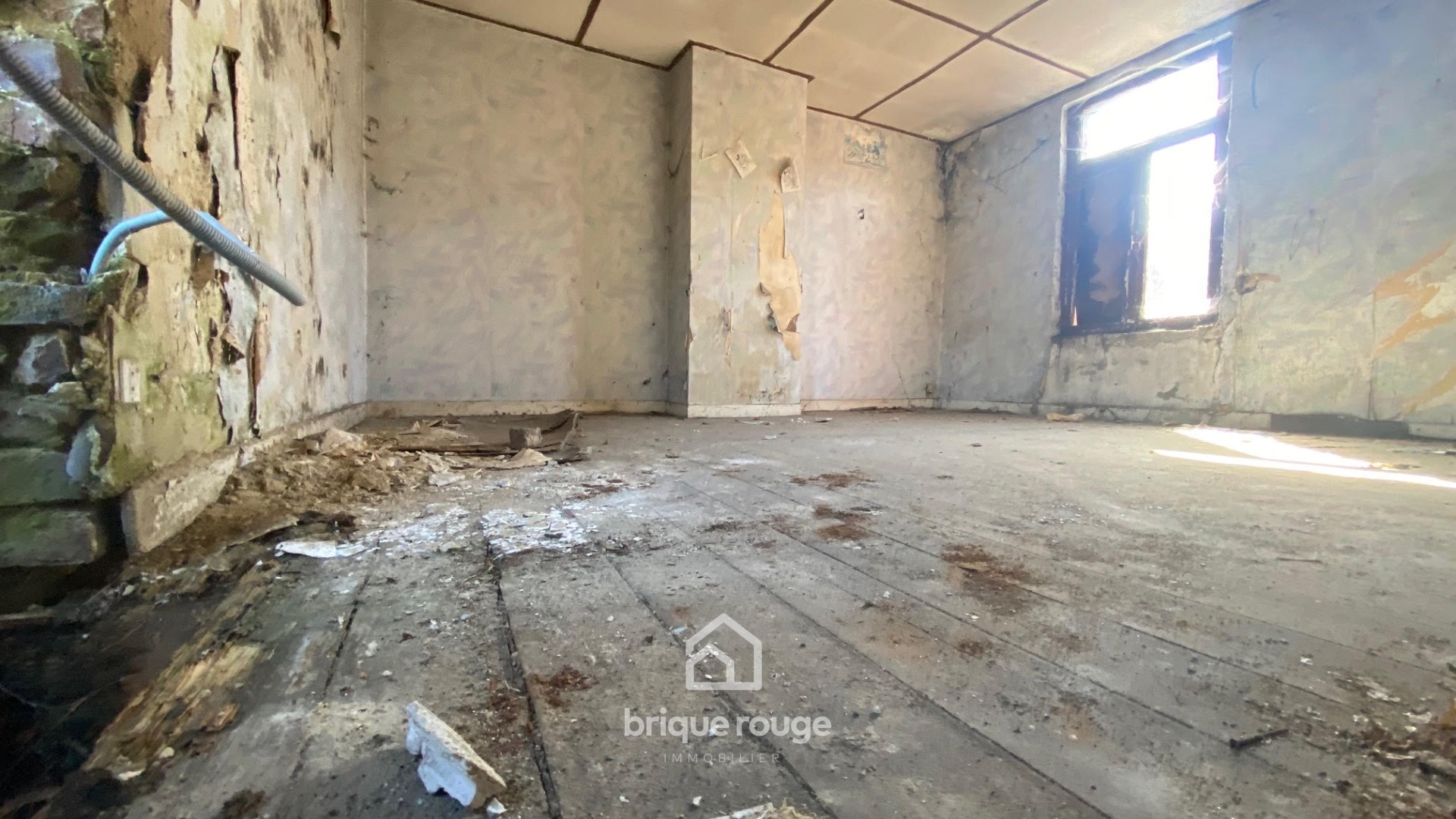 Maison a renover avec cour Photo 3 - Brique Rouge Immobilier Maison a renover avec cour Photo 3 - Brique Rouge Immobilier