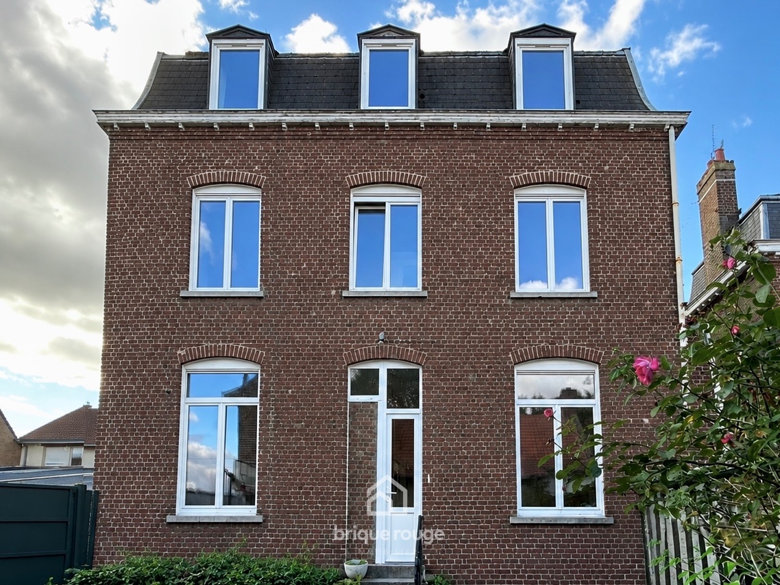 Belle bourgeoise de caractere Photo 1 - Brique Rouge Immobilier Belle bourgeoise de caractere Photo 1 - Brique Rouge Immobilier