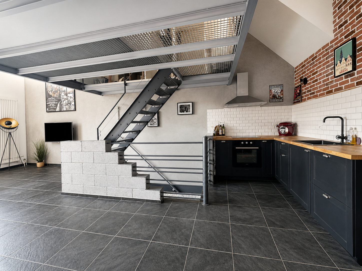 Loft idealement situee avec stationnements  Photo 3 - Brique Rouge Immobilier