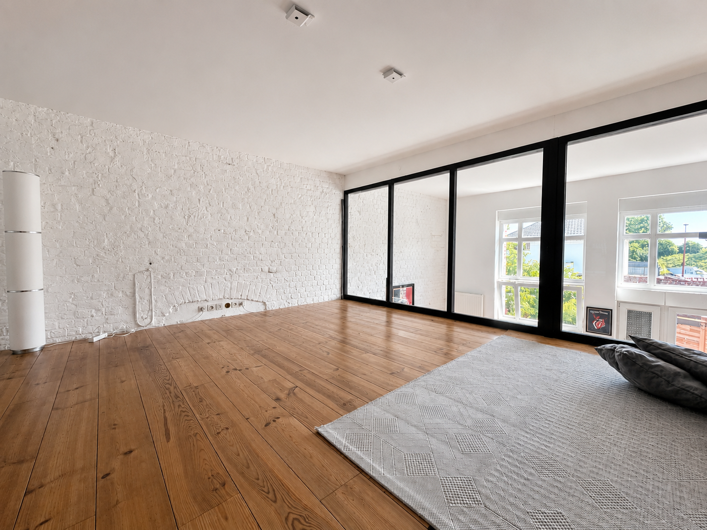 Loft idealement situee avec stationnements  Photo 4 - Brique Rouge Immobilier
