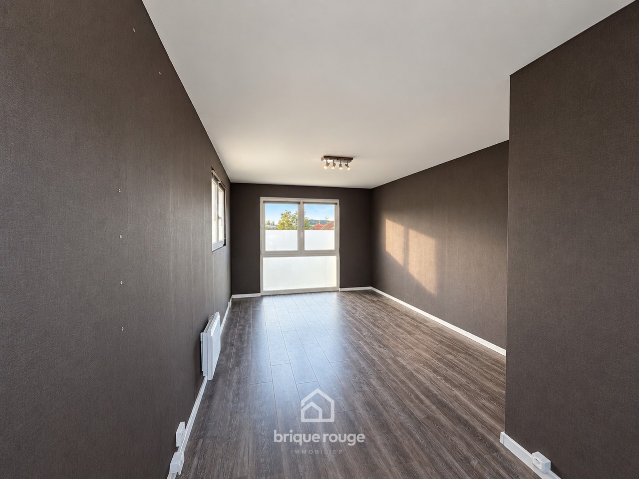 Local commercial emplacement premium parking prive Photo 3 - Brique Rouge Immobilier Local commercial emplacement premium parking prive Photo 3 - Brique Rouge Immobilier