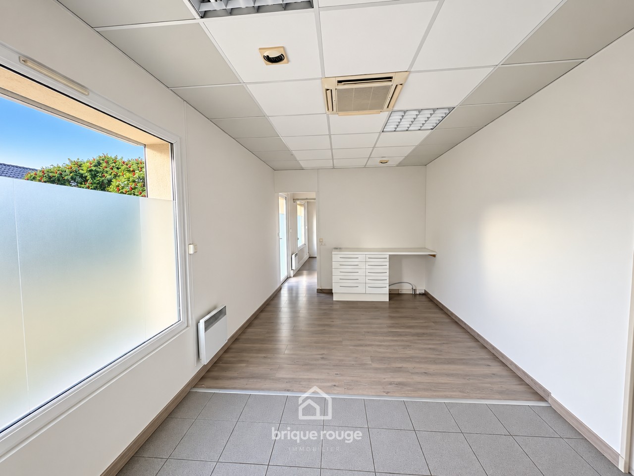 Local commercial emplacement premium parking prive Photo 4 - Brique Rouge Immobilier Local commercial emplacement premium parking prive Photo 4 - Brique Rouge Immobilier