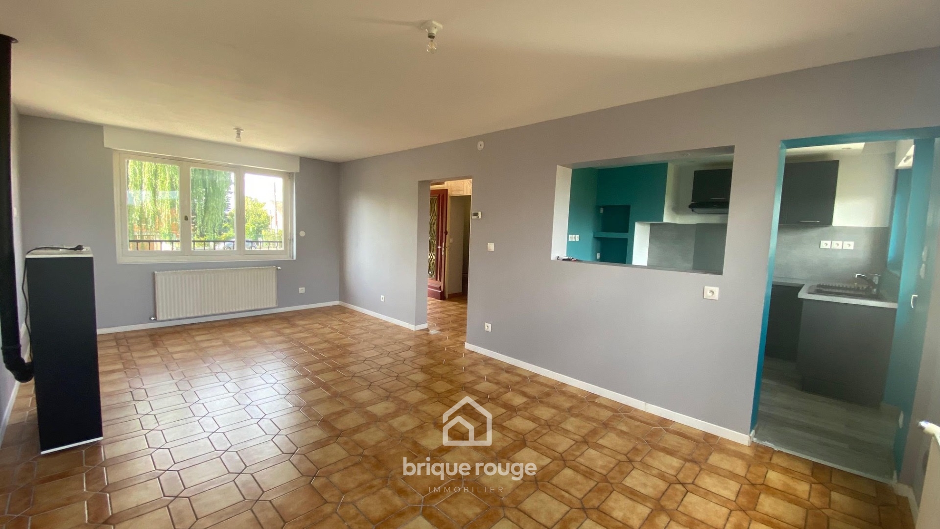 Maison 3 chambres beau jardin garage et sous sol de 50 m Photo 1 - Brique Rouge Immobilier Maison 3 chambres beau jardin garage et sous sol de 50 m Photo 1 - Brique Rouge Immobilier