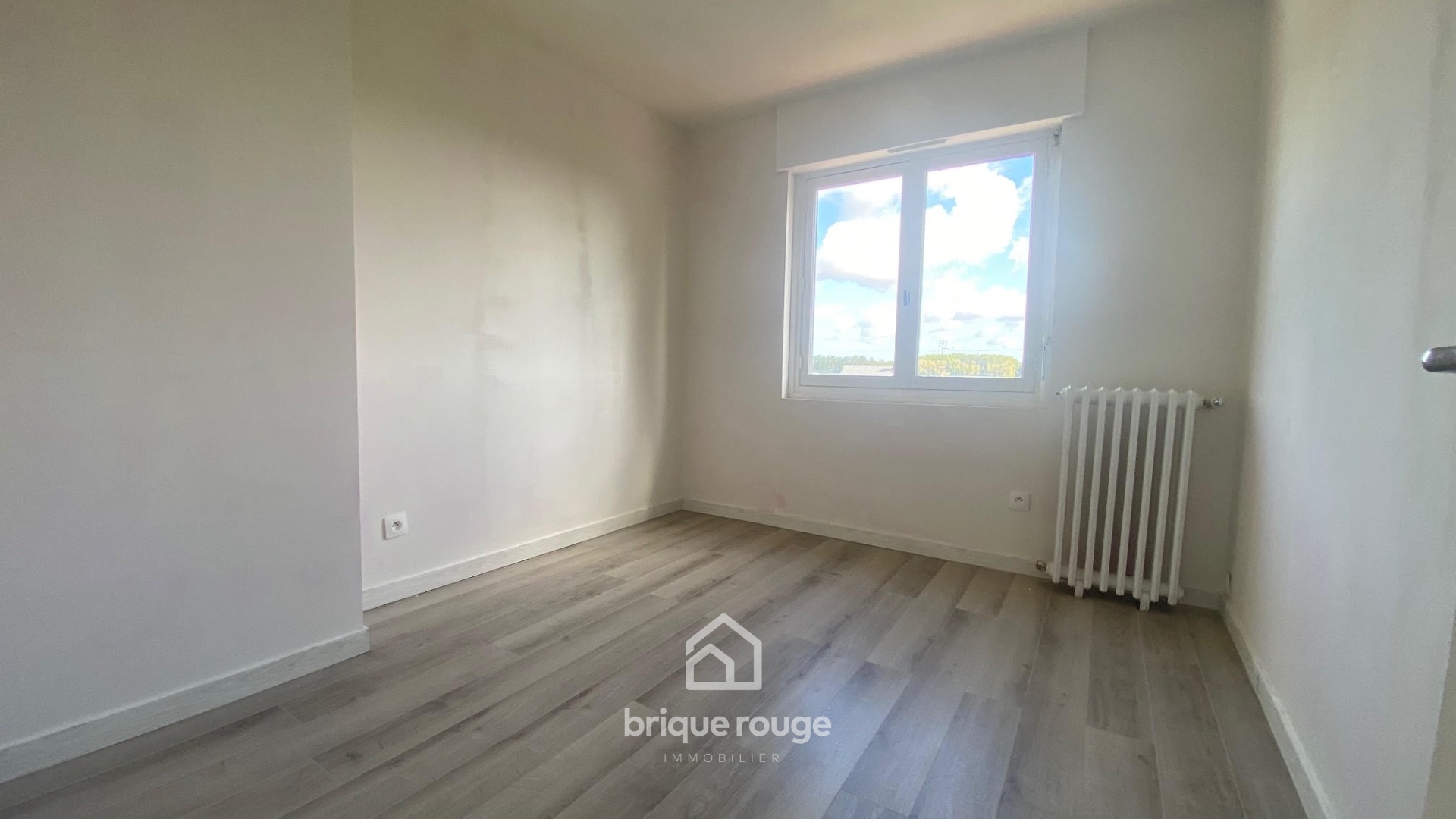 Maison 3 chambres beau jardin garage et sous sol de 50 m Photo 4 - Brique Rouge Immobilier Maison 3 chambres beau jardin garage et sous sol de 50 m Photo 4 - Brique Rouge Immobilier