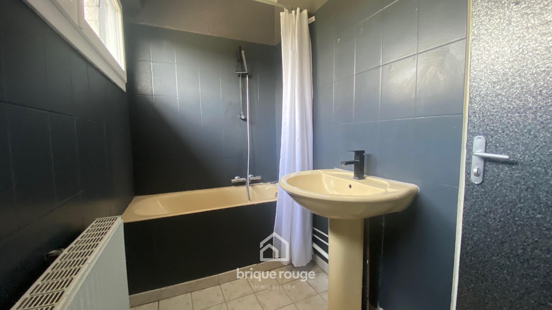 Maison 3 chambres beau jardin garage et sous sol de 50 m Photo 6 - Brique Rouge Immobilier Maison 3 chambres beau jardin garage et sous sol de 50 m Photo 6 - Brique Rouge Immobilier