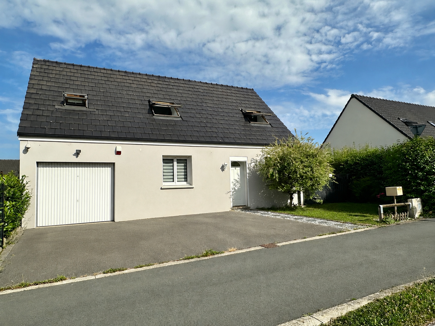 Semi plain pied individuel 3 chambres jardin garage Photo 1 - Brique Rouge Immobilier Semi plain pied individuel 3 chambres jardin garage Photo 1 - Brique Rouge Immobilier