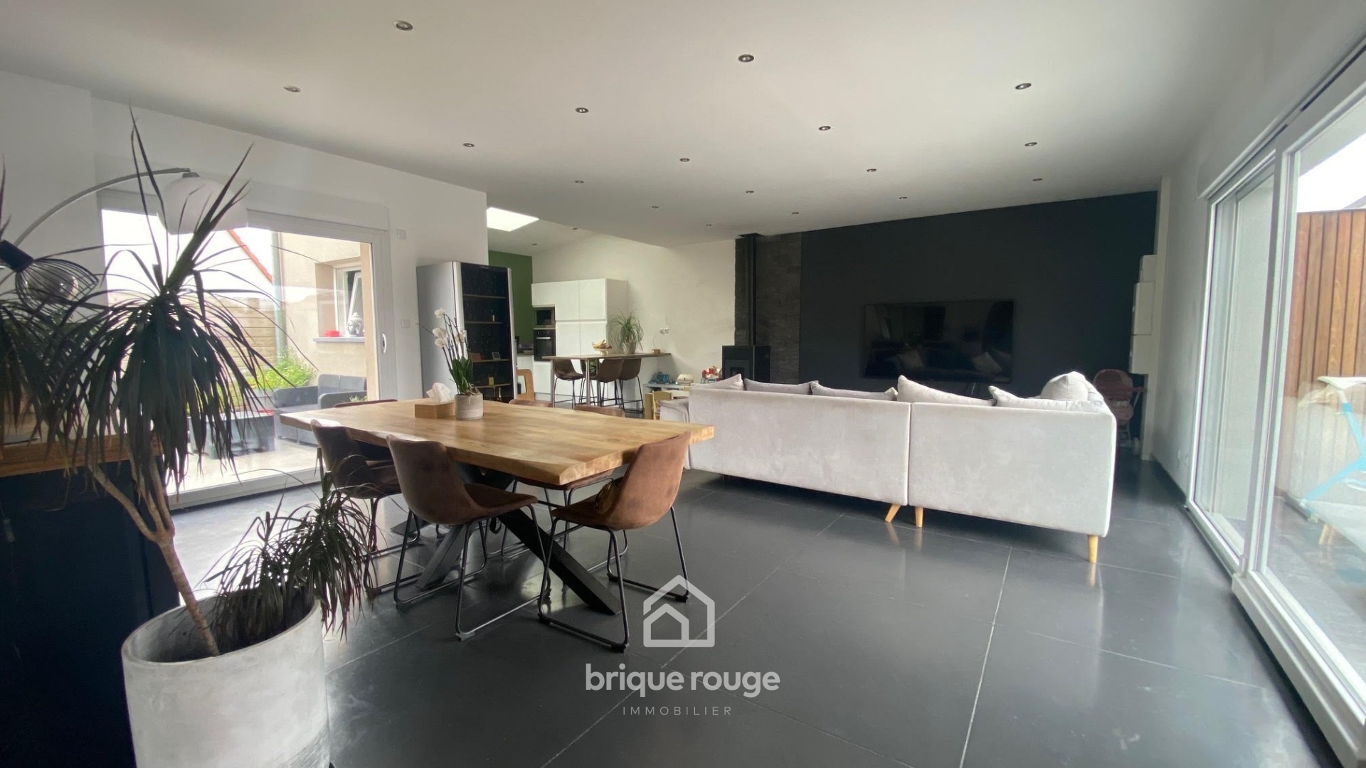 Magnifique maison avec piscine et jacuzzi  jardin garage Photo 2 - Brique Rouge Immobilier