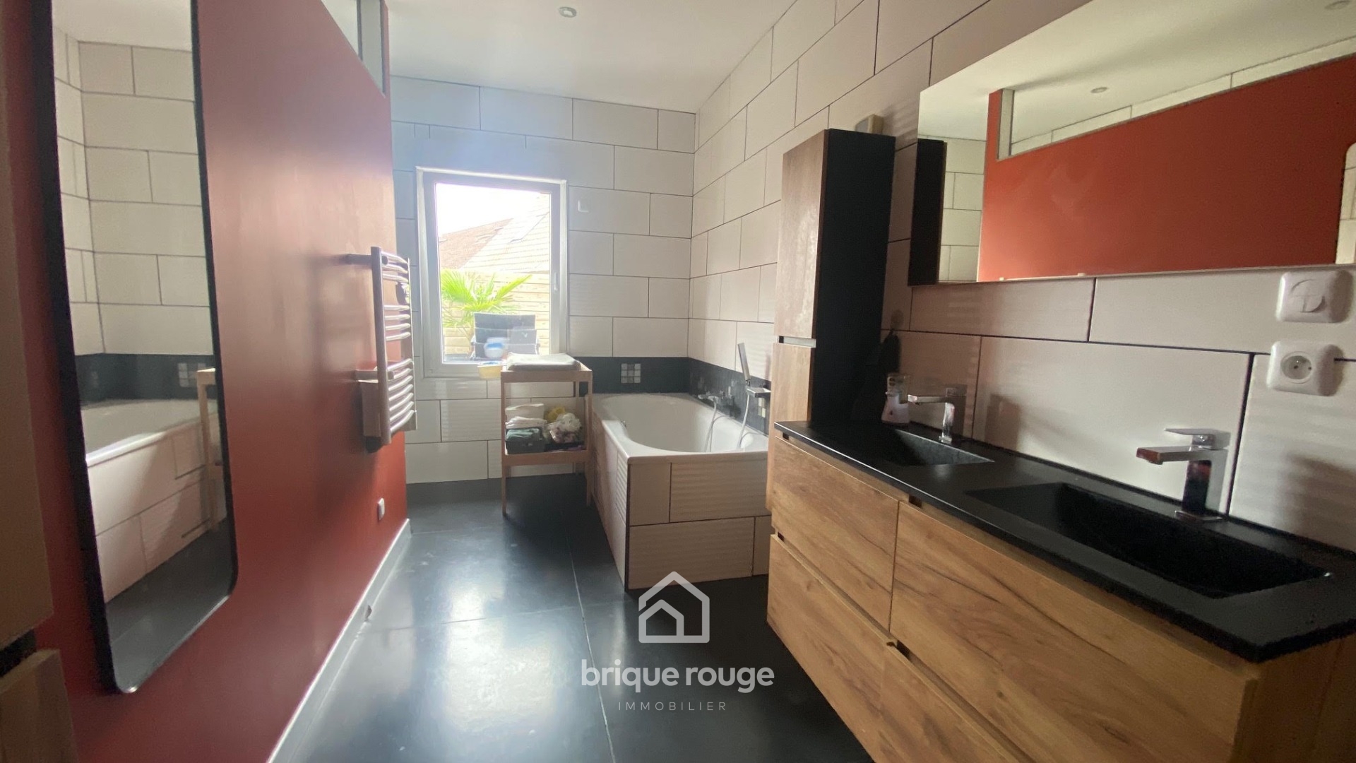Magnifique maison avec piscine et jacuzzi  jardin garage Photo 5 - Brique Rouge Immobilier