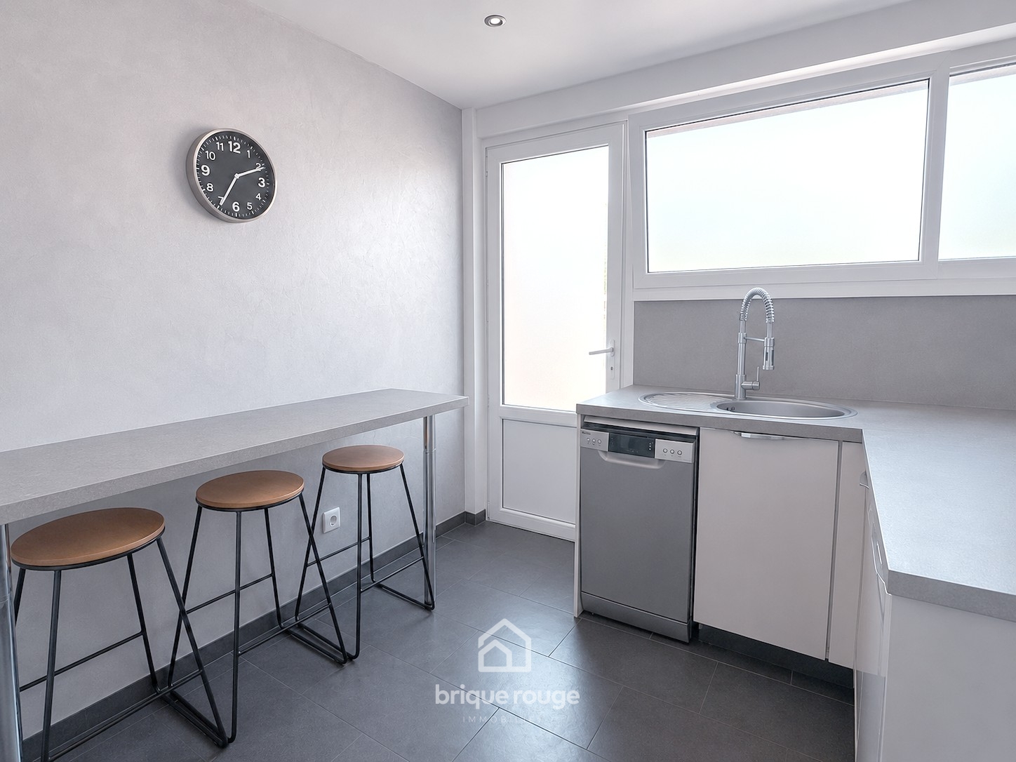 Maison de lotissement 4 chambres idealement situee Photo 3 - Brique Rouge Immobilier