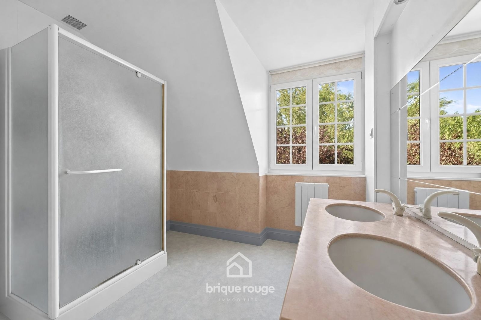 Superbe propriete de semi plain pied sur parc de 2000m Photo 14 - Brique Rouge Immobilier Superbe propriete de semi plain pied sur parc de 2000m Photo 14 - Brique Rouge Immobilier