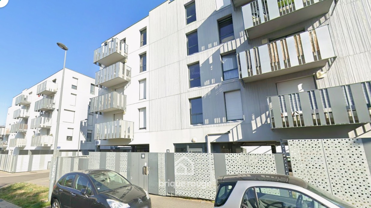 Magnifique t2 au dernier etage avec balcon et parking Photo 1 - Brique Rouge Immobilier