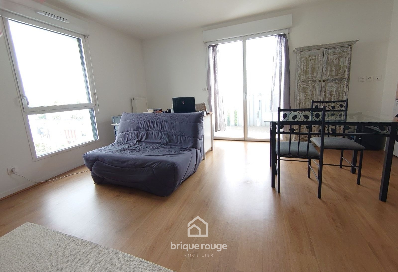 Magnifique t2 au dernier etage avec balcon et parking Photo 2 - Brique Rouge Immobilier Magnifique t2 au dernier etage avec balcon et parking Photo 2 - Brique Rouge Immobilier