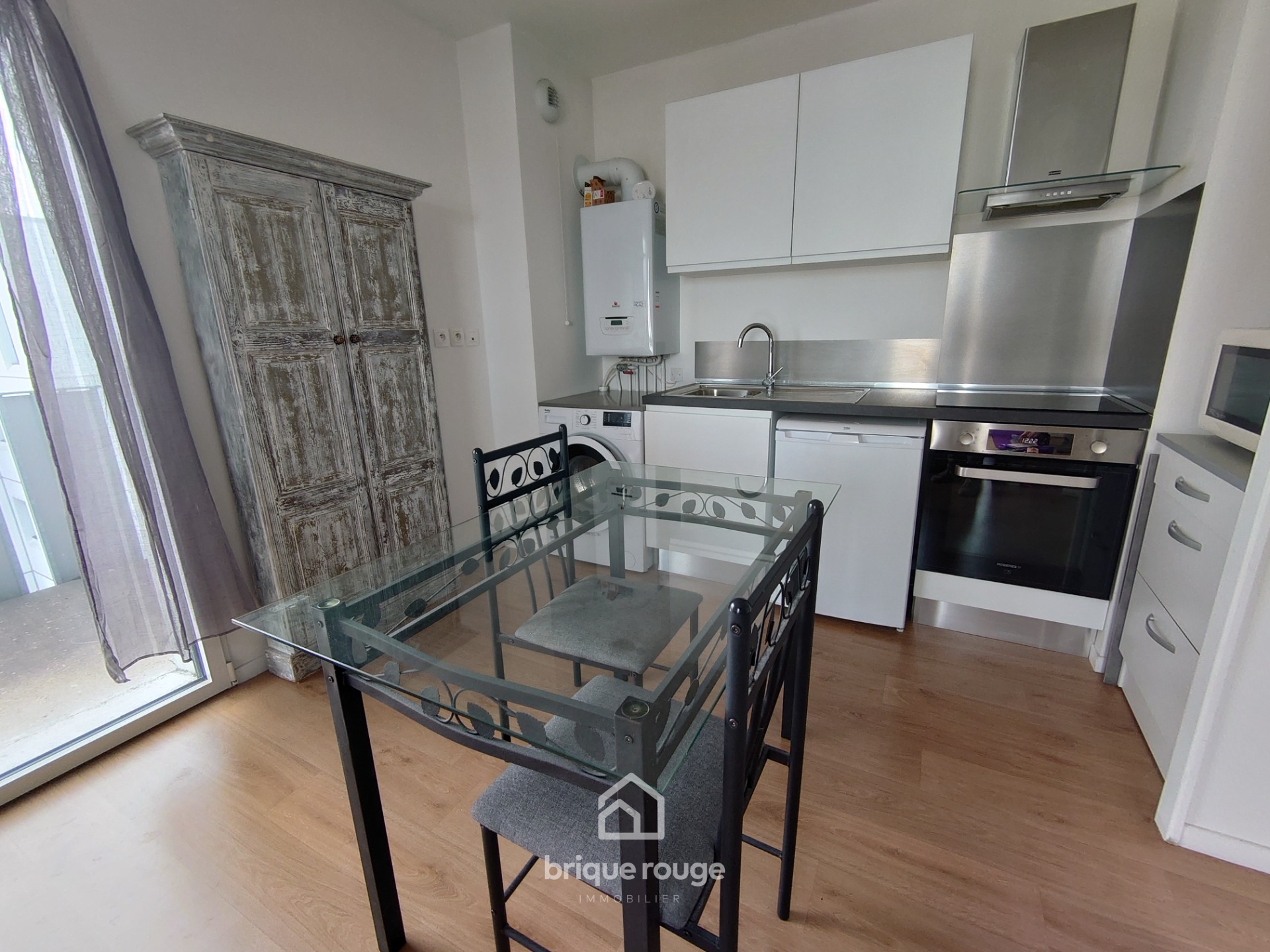 Magnifique t2 au dernier etage avec balcon et parking Photo 5 - Brique Rouge Immobilier
