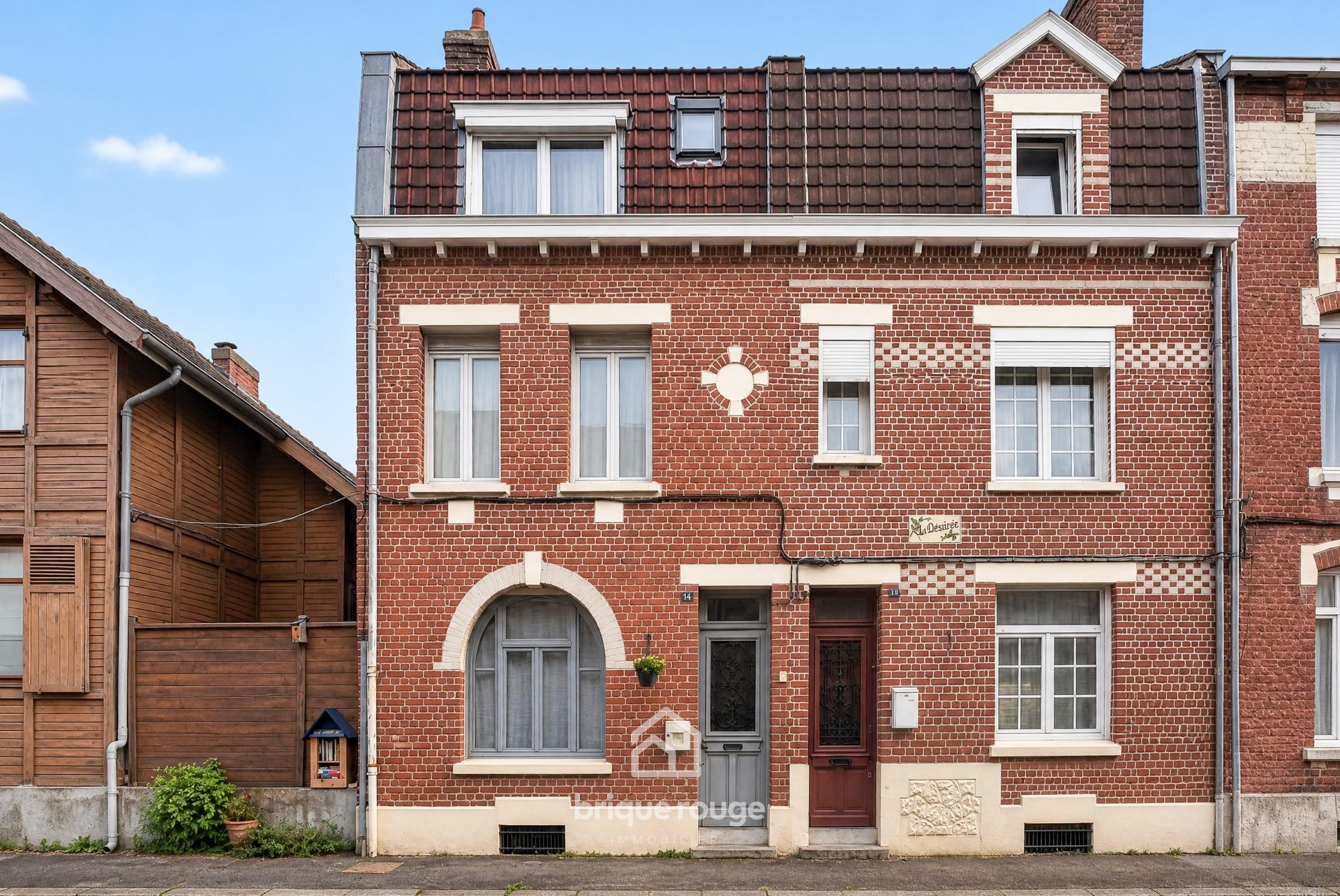 Superbe maison 1930 5 chambres jardin et garage Photo 1 - Brique Rouge Immobilier Superbe maison 1930 5 chambres jardin et garage Photo 1 - Brique Rouge Immobilier